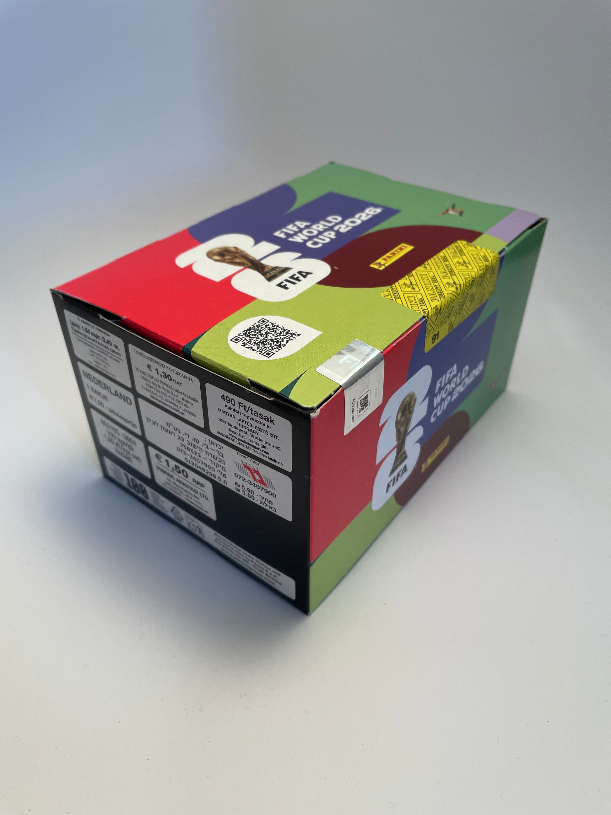 Originalna Panini FIFA World Cup 2026 kutija s 100 paketica naljepnica. 